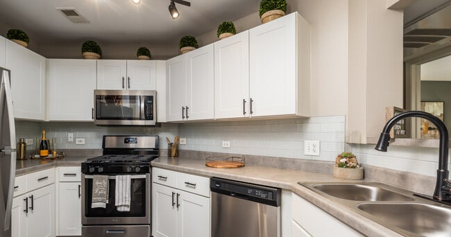 Building Photo - Legacy at Fox Valley Apartments