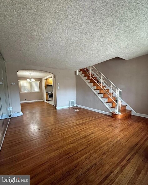 Photo - 4240 Sheffield Ave