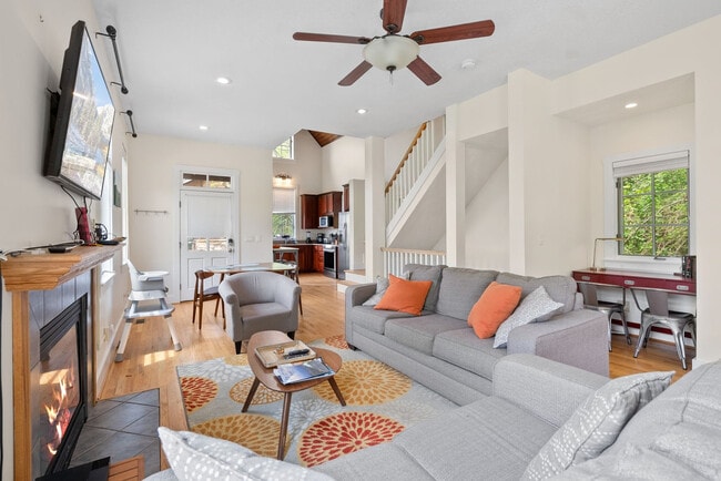 Building Photo - 95 Breakaway Trail S Unit SI ID1023342P