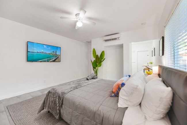 Building Photo - 515 NE 82nd St Unit FL1-ID1022255P