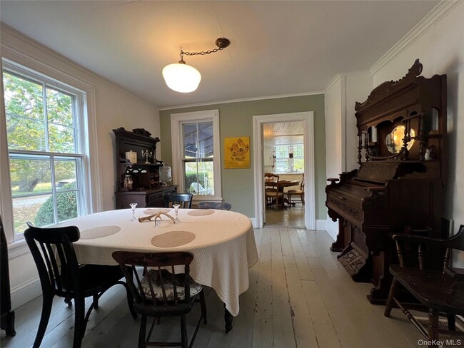 Photo - 11930 Main Rd