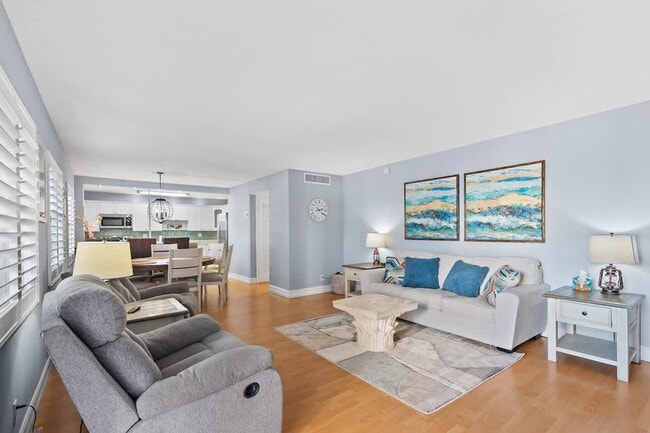 Building Photo - 8 NE 9th St Unit ID1323155P