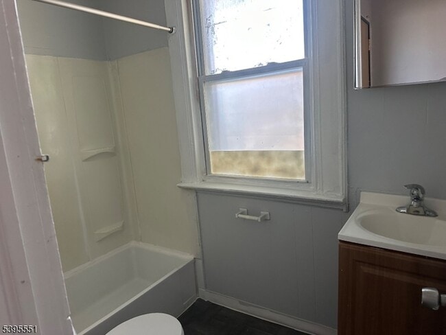 Photo - 98 Elm St Unit 1