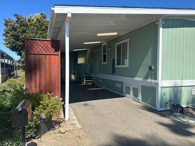 Photo - 128 Oxbow Marina Dr