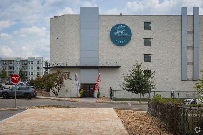 Leasing Office - Passenger Flats