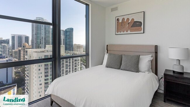 Building Photo - 301 SW 1st Ave Unit 2808