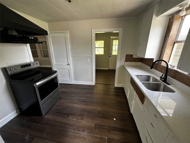 Photo - 1805 E North St