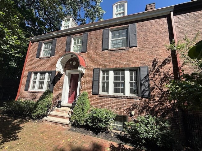 Photo - 506 Roslyn Pl