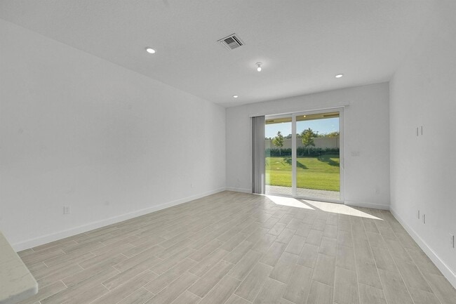 Photo - 6429 Seabright Ter