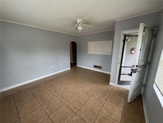 Photo - 370 3rd St NW