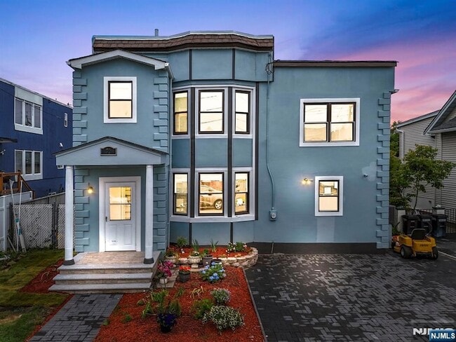 Building Photo - 70 Bruno St