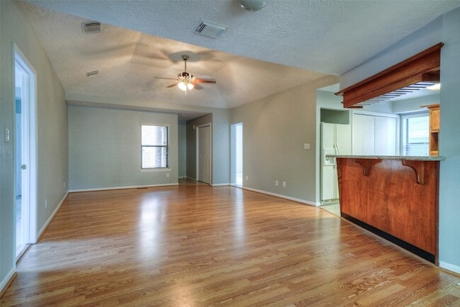 Photo - 25 Shady Oak Ln