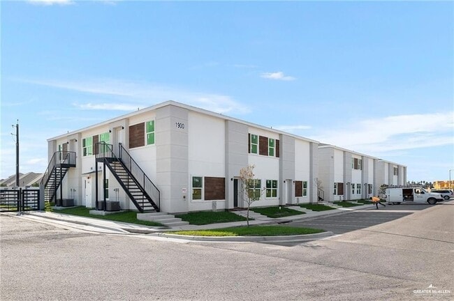 Building Photo - 901 E Yuma Ave Unit 101