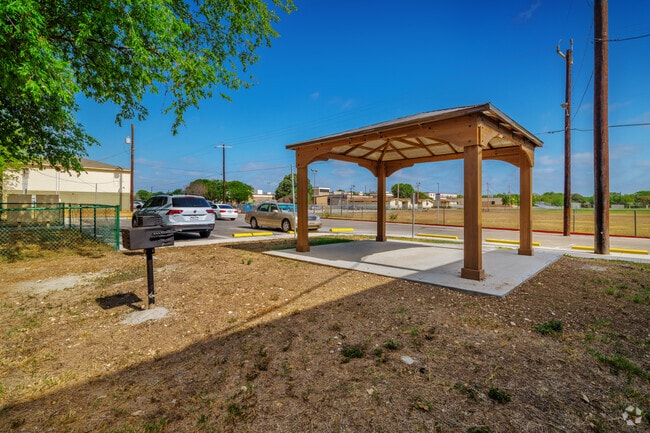 Gazebo - Swaying Oaks