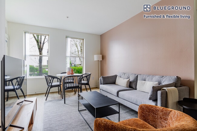 Building Photo - 11000 NE 10th St Unit FL1-ID848