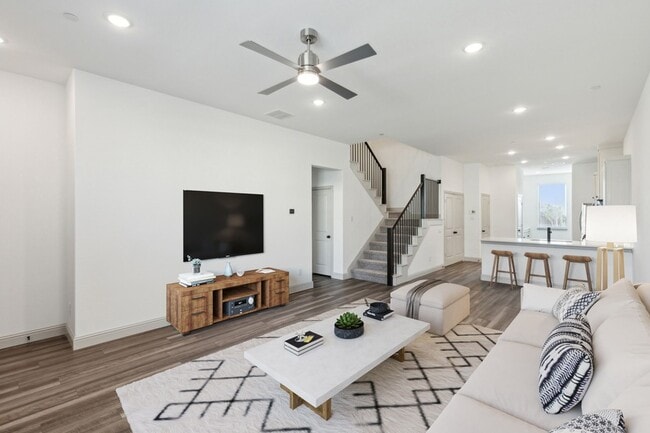 Photo - 7143 Buchanan Dr