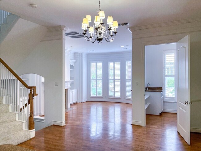 Photo - 1329 Hyde Park Blvd