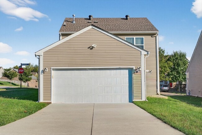 Photo - 1300 Riverbirch Way