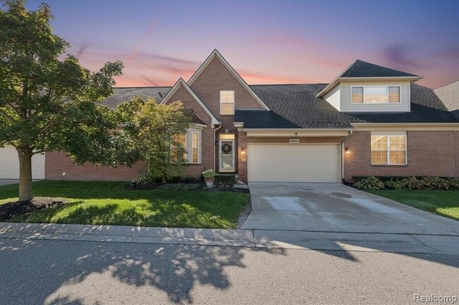 Building Photo - 48551 Oak Bridge Dr Unit 61