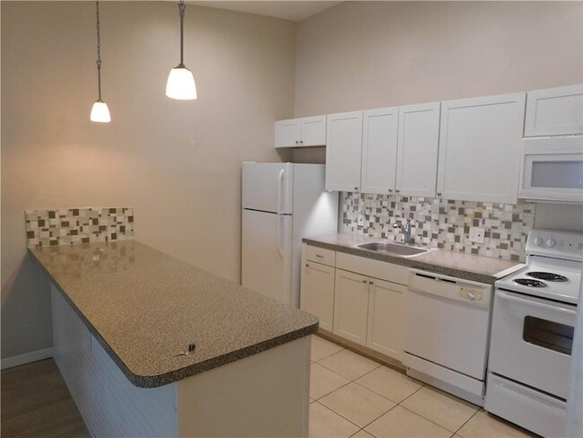 Building Photo - 522 7th Pl