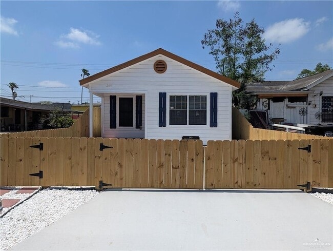 Building Photo - 209 N Kansas Ave