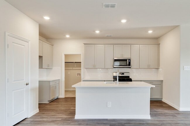Photo - 4816 Hunter Hurst Dr