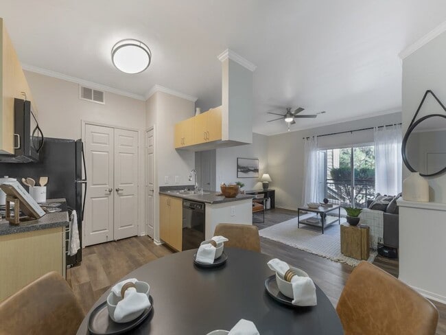 Open Living Area - Indigo Creek&nbsp;Apartments