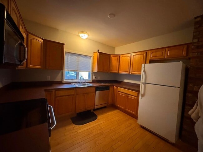 Photo - 805 Teaticket Hwy Unit 1A