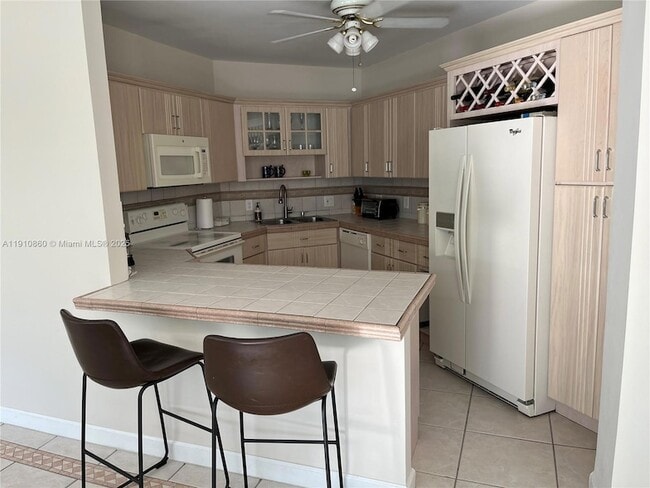 Photo - 5161 Collins Ave Unit 214