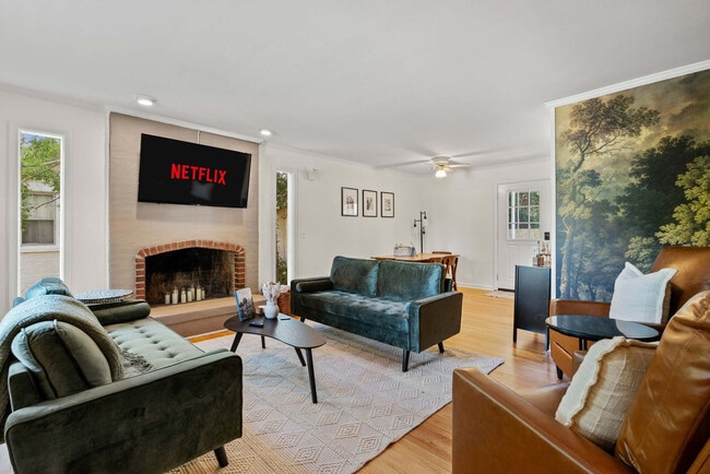 Building Photo - 1516 Maple St Unit ID1356269P