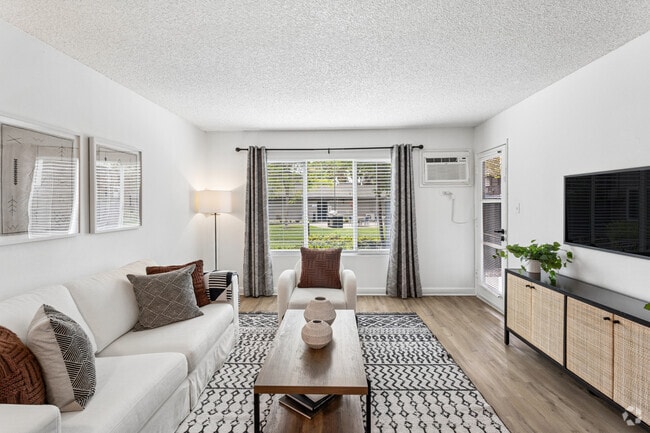1BR, 1BA - 640SF - Living Room - ReNew Berryessa