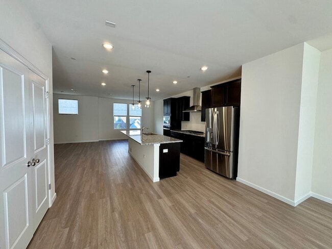 Photo - 155 Yorktown Ct