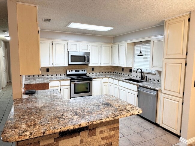 Photo - 200 Cedar Ln