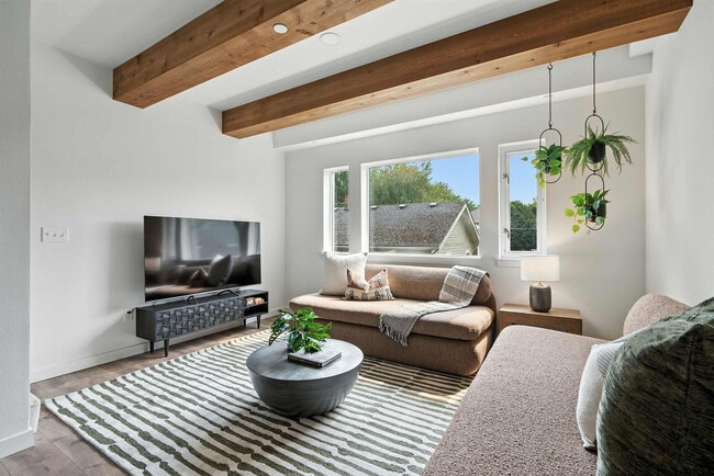 Building Photo - 925 NE 23rd Ave Unit ID1309875P