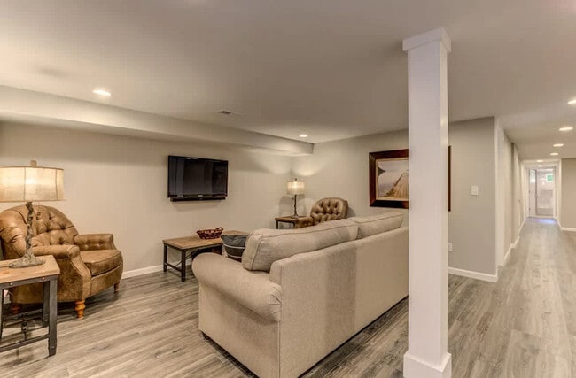 Building Photo - 700 E Anchor Way Unit SI ID1543024P