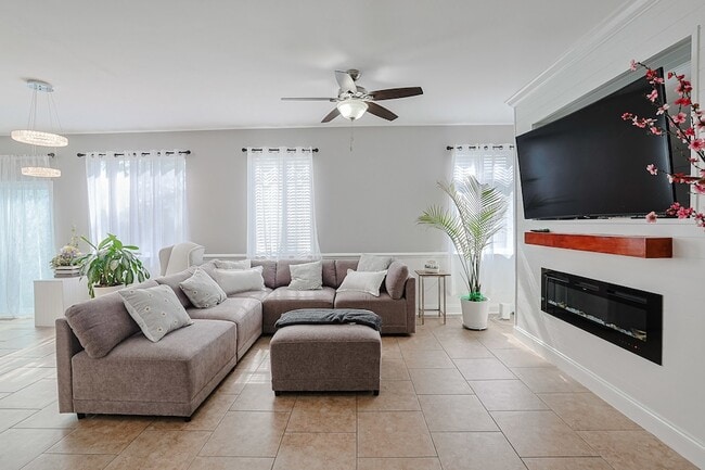 Photo - 1854 S Fallbrook Dr