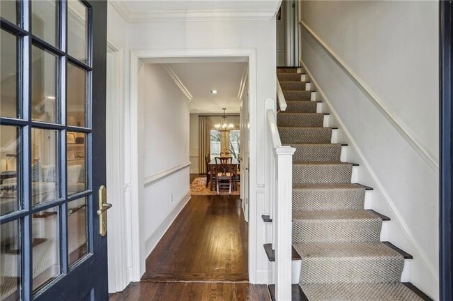 Photo - 2415 Oldfield Rd NW