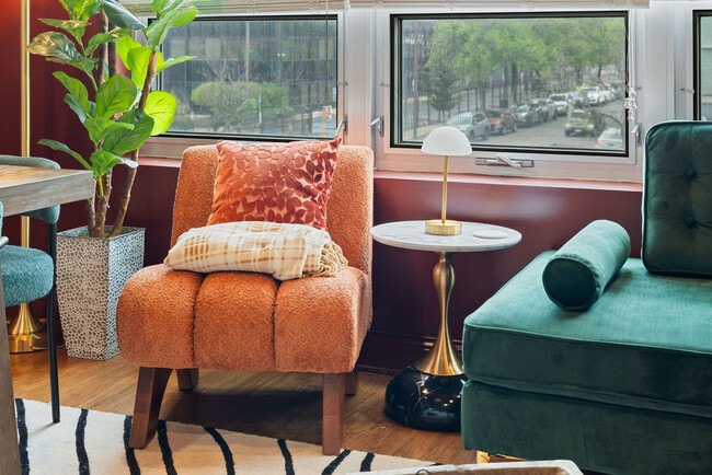 Photo - 1243 W Madison St Unit ID1322528P