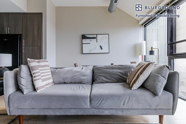 Photo - 211 W Scott St Unit SI FL6-ID1297