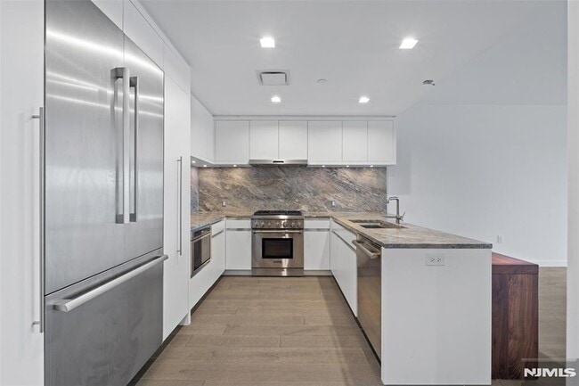 Photo - 320 Adolphus Ave Unit 812