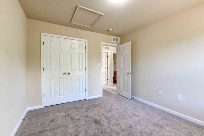 Photo - Georgetown Crossing