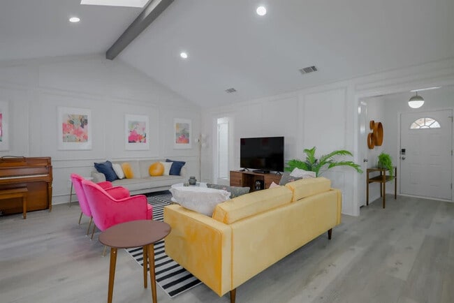 Photo - 1613 E Spring Valley Rd Unit ID1019484P