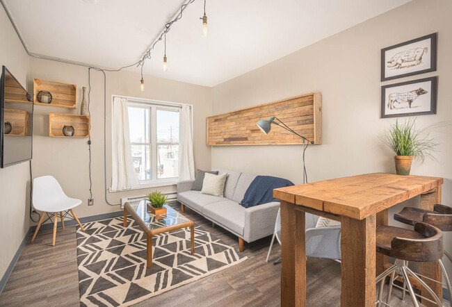 Building Photo - 532 W College Ave Unit ID1061638P