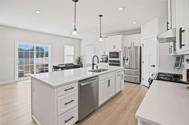 Photo - 305 Meuse Ln