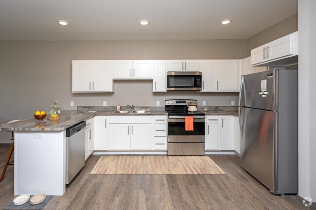 1BR, 1BA - 679SF - The Emerald Apartments & Townhomes