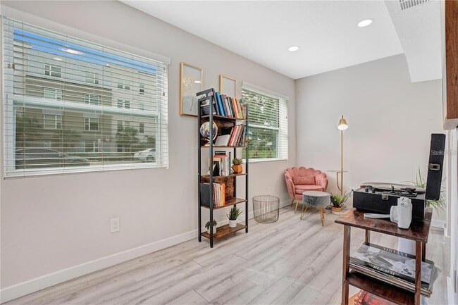 Photo - 1891 Oglesby Ave