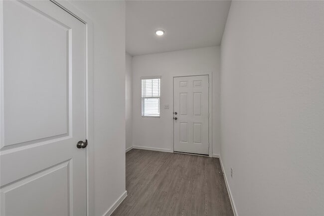 Photo - 905 Silver Buckle Ln