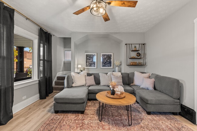 Building Photo - 3457 W 128th St Unit ID1061089P