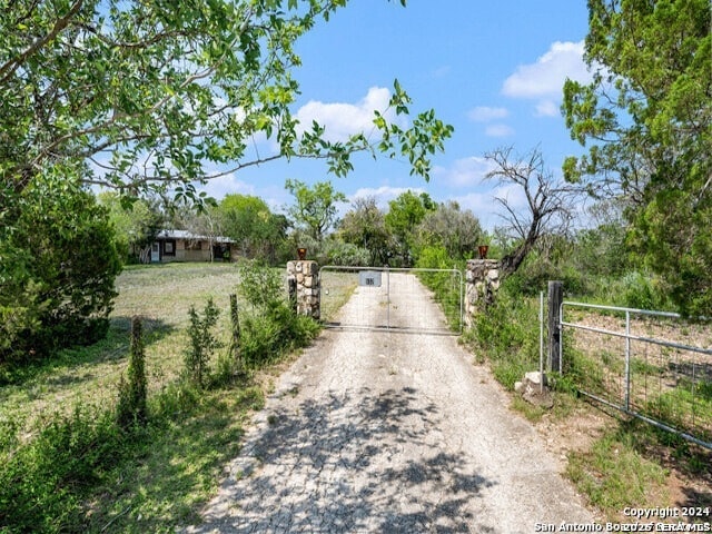 Photo - 932 Toepperwein Rd