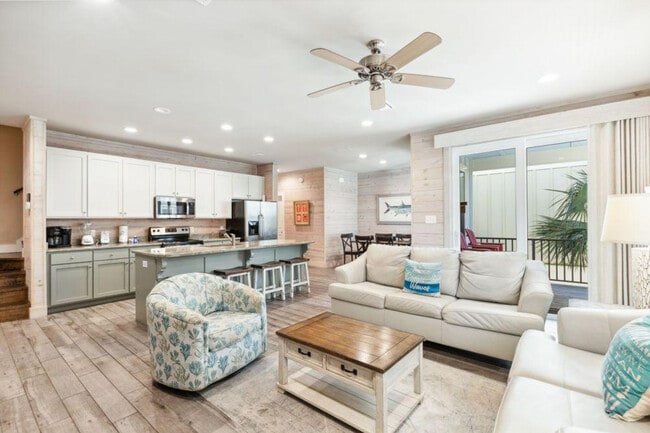 Building Photo - 487 E 1st Ave Unit ID1266408P